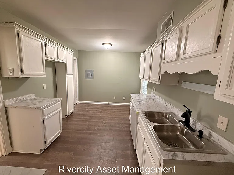 3176 Toby Ln — Photo 8