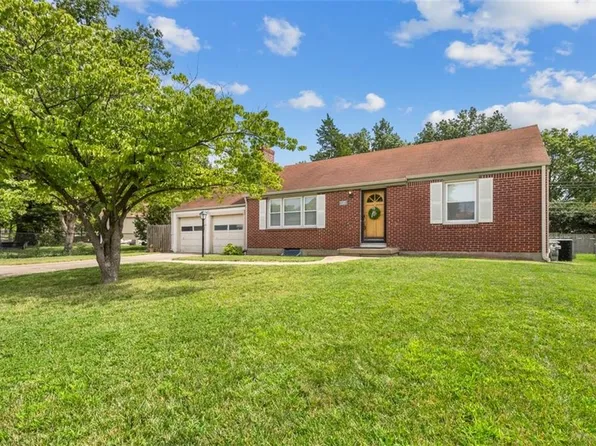 1315 Meadow Lake Ter, Kansas City, MO 64114