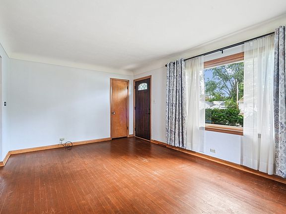 4th image of 2849 13th Ave SE