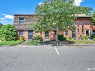 85 River Rd APT G2, Essex, CT 06426