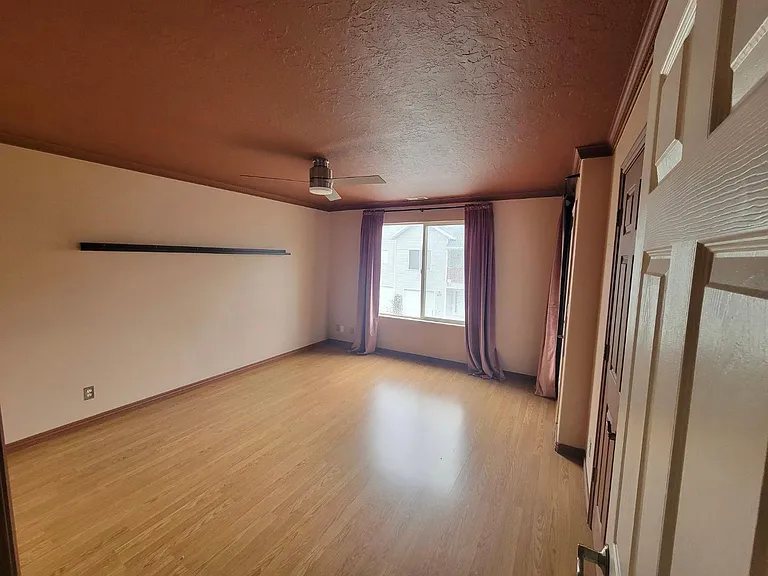 260 N Bliss Ct — Photo 8