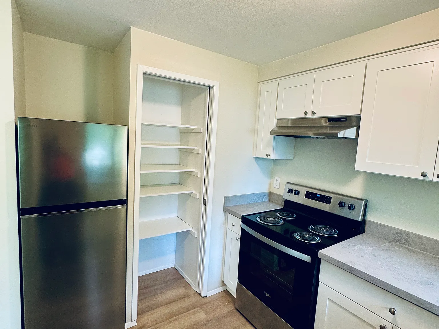 145 NW Alder Pl — Photo 3
