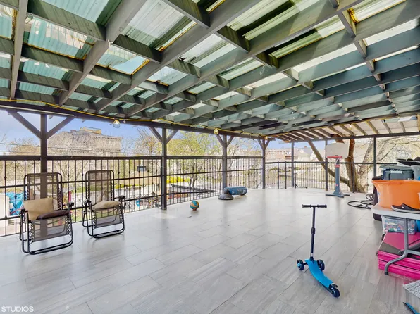 4202 Manhattan Avenue image 8 of 25