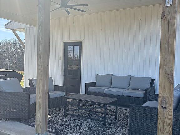 3rd image of 420 Crow Ln