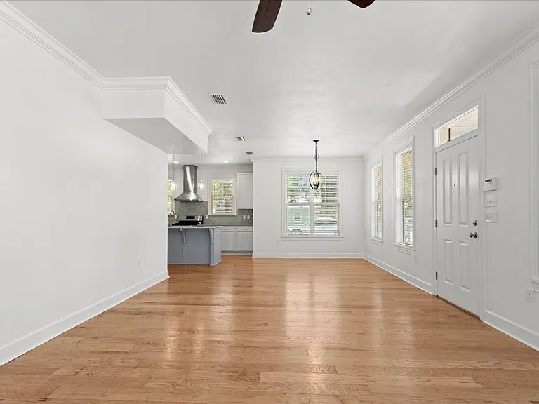 619 NW 3rd St — Photo 9