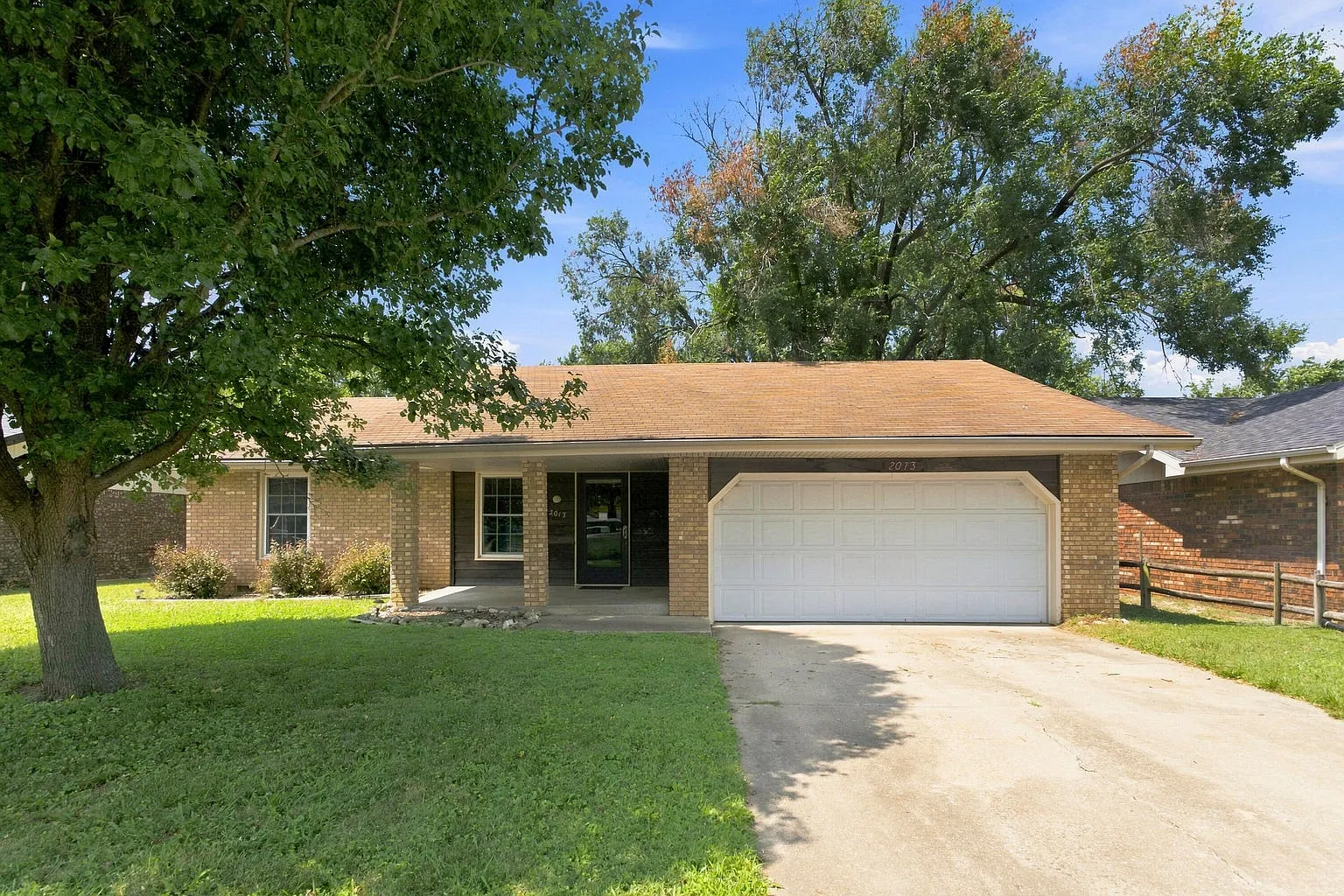 3 bed, 1290 sqft, $1,400 — Photo 1