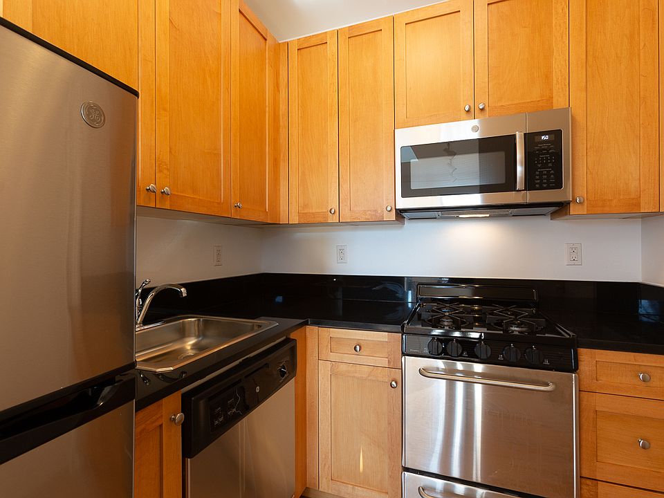 2nd image of 124 Lincoln Pl #4B