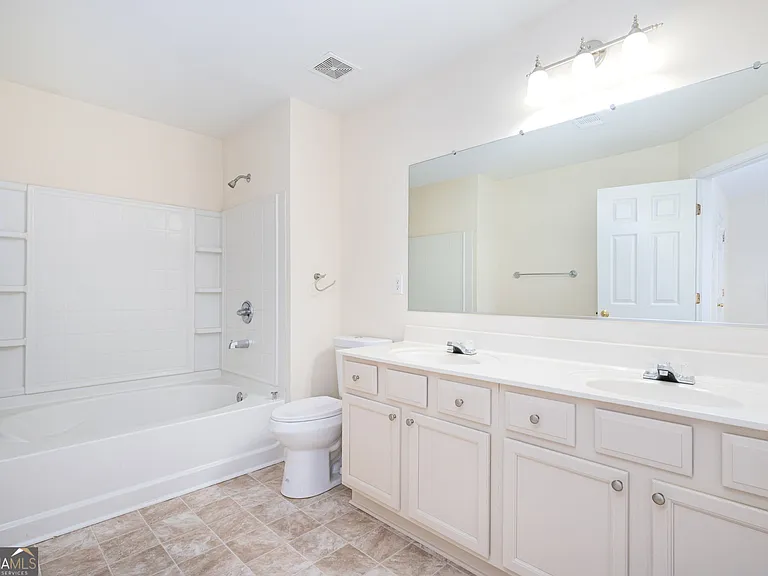 2213 Leicester Way SE — Photo 17