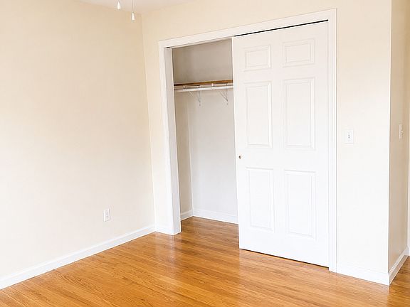 5th image of 90 Townsend Ave