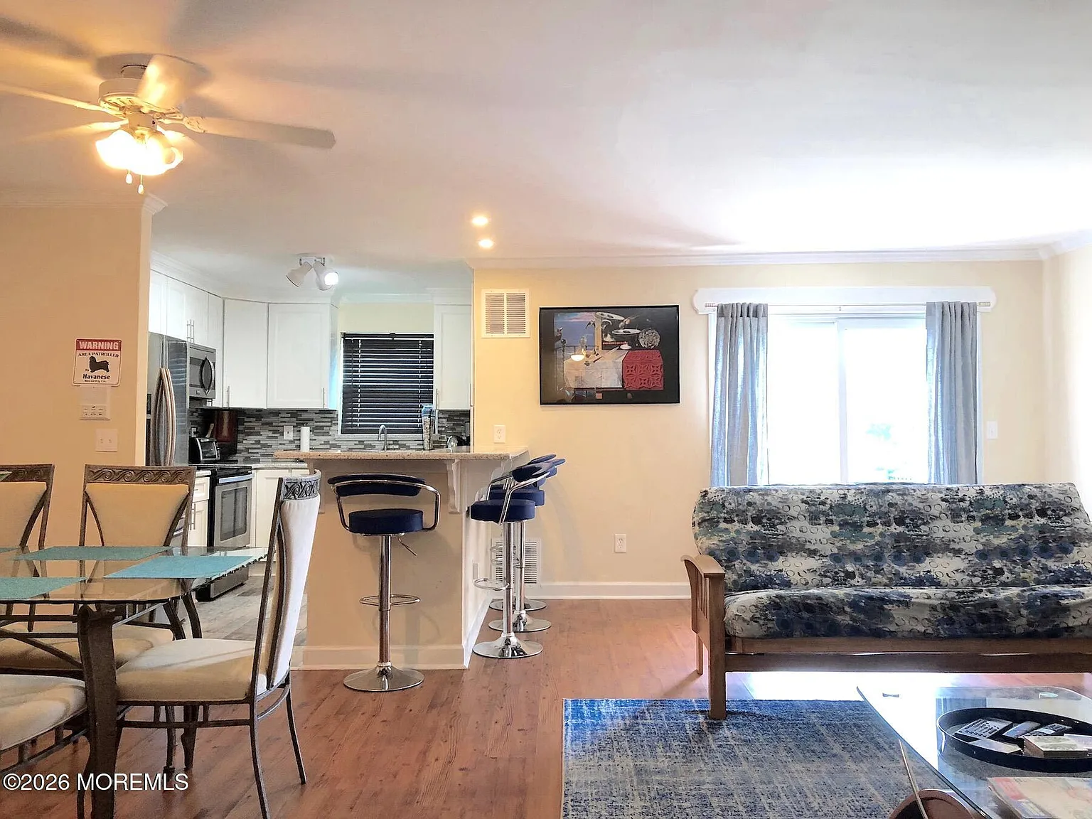 2 bed, 1015 sqft, $1,900 — Photo 3