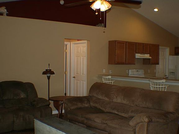 4th image of 2912 Derby Dr