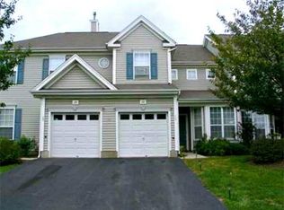 26 Tall Oaks Ct, Parlin, NJ 08859