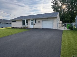 124 Marian Dr, Mattydale, NY 13211