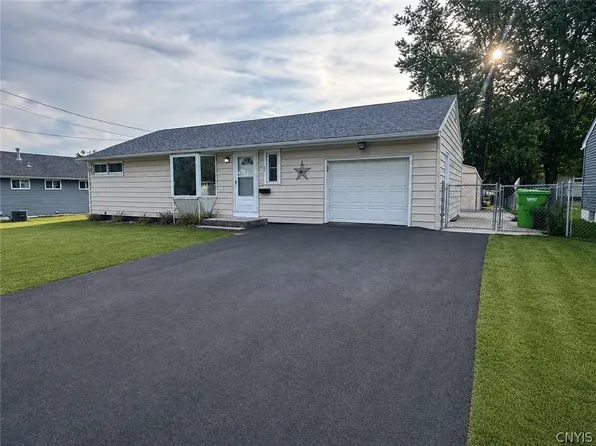 124 Marian Dr, Mattydale, NY 13211
