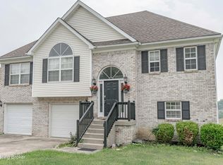 105 Simpson Station Dr, Simpsonville, KY 40067