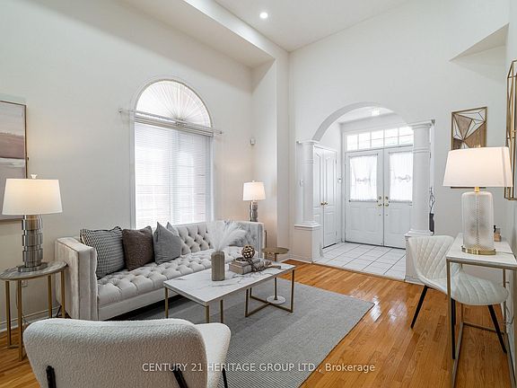 5th image of 211 Kayla Cres