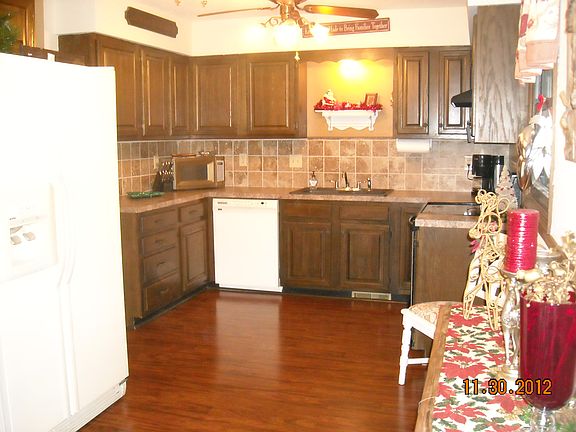 Huge Kitchen!!