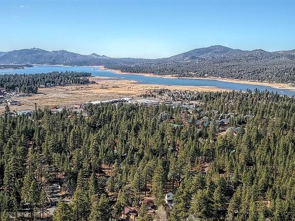 2nd image of 207 Crater Lake Rd