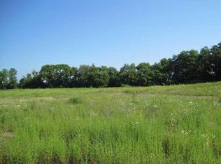 W300N3371 Maple Ave, Pewaukee, WI 53072