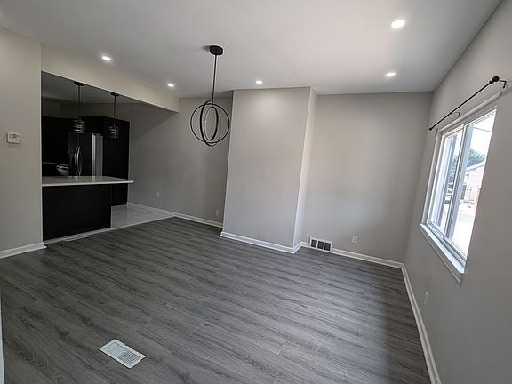 3rd image of 2508 Cobden St