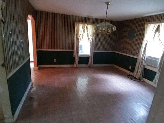 3rd image of 7422 Peachtree Ave