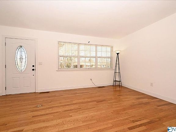 2nd image of 722 Scenic Dr NE