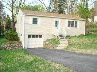 39 Scenic Dr, Green Twp, NJ 07821