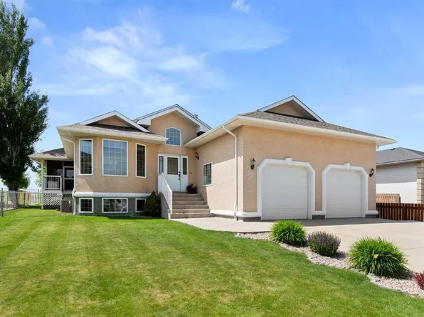 18 NE Riverview Dr SE, Redcliff, AB T0J 2P0