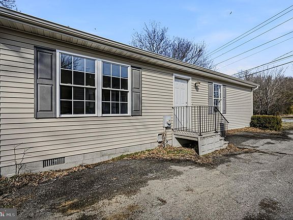 5th image of 135 East St