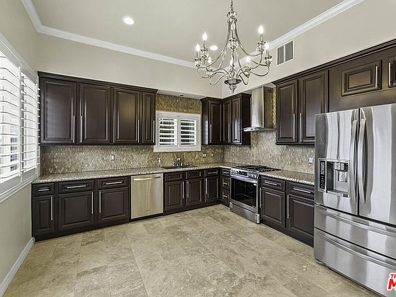 4th image of 9918 3/8 Sunland Blvd
