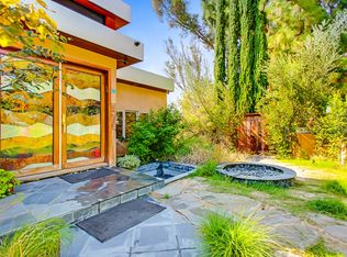 5049 Calatrana Dr, Woodland Hills, CA 91364