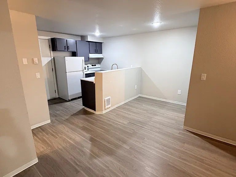 Cedar Apartments — Photo 5