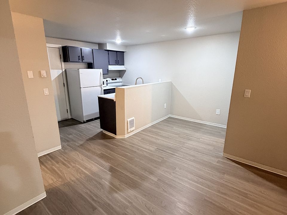 1st image of 4262 8th Ave NE APT 31