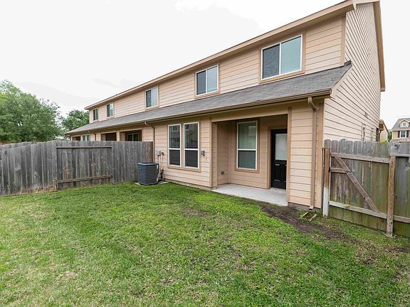 5th image of 3918 Lexington Manor Ct