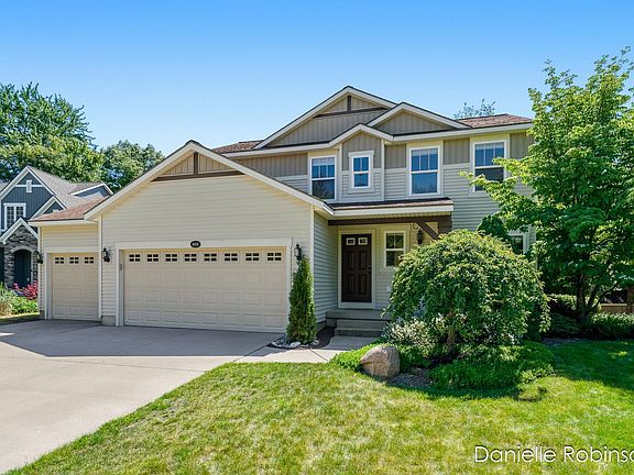 3rd image of 16936 Birchview Dr