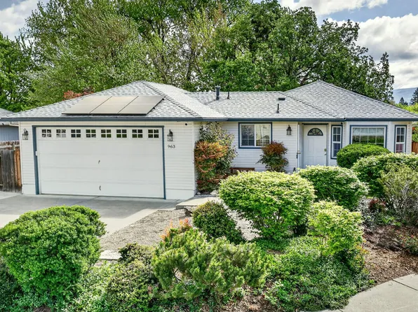 963 Colinwood Ln, Medford, OR 97501