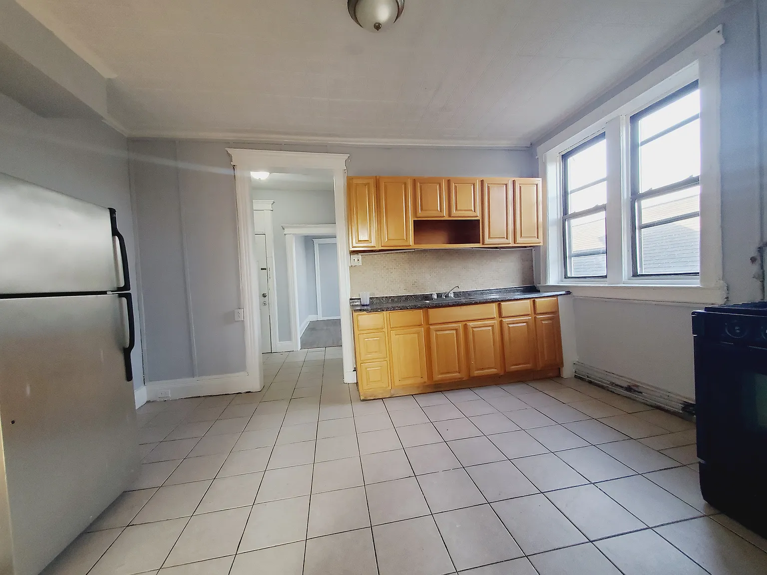 3 bed, 1000 sqft, $2,300 — Photo 1
