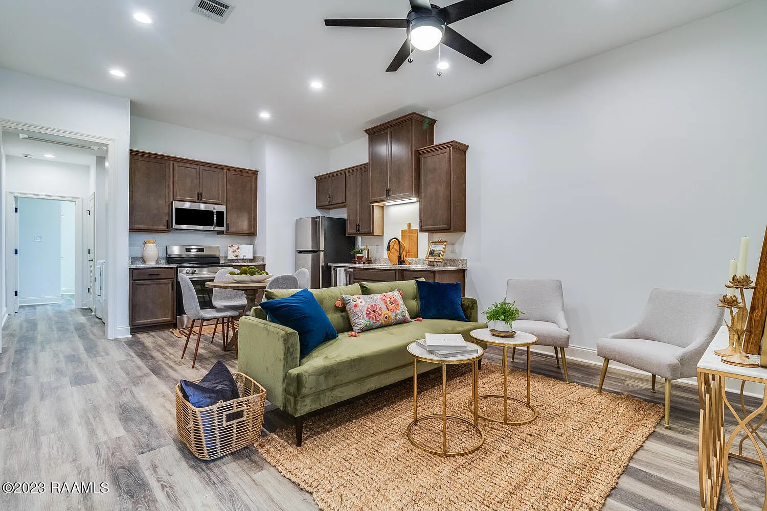 2 bed, 900 sqft, $1,295 — Photo 3
