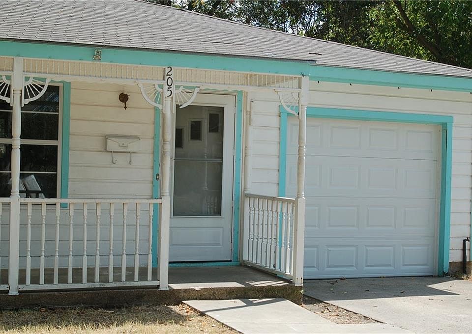 Tyler W 205 / Brown EG 205 W Tyler St Ennis TX Zillow