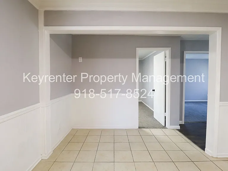 5330 W 2nd St — Photo 5