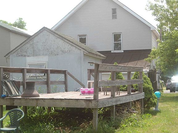 3rd image of 1042 Washington St
