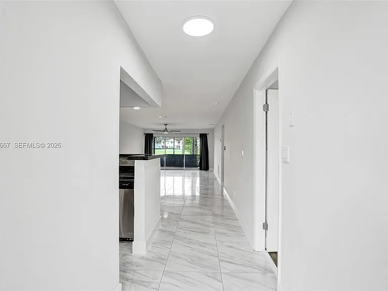 9540 NW 65th St #D8 — Photo 3