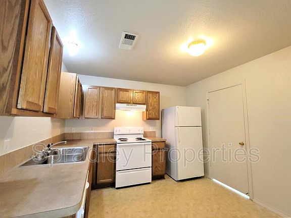 3rd image of 124B Ryan Cir