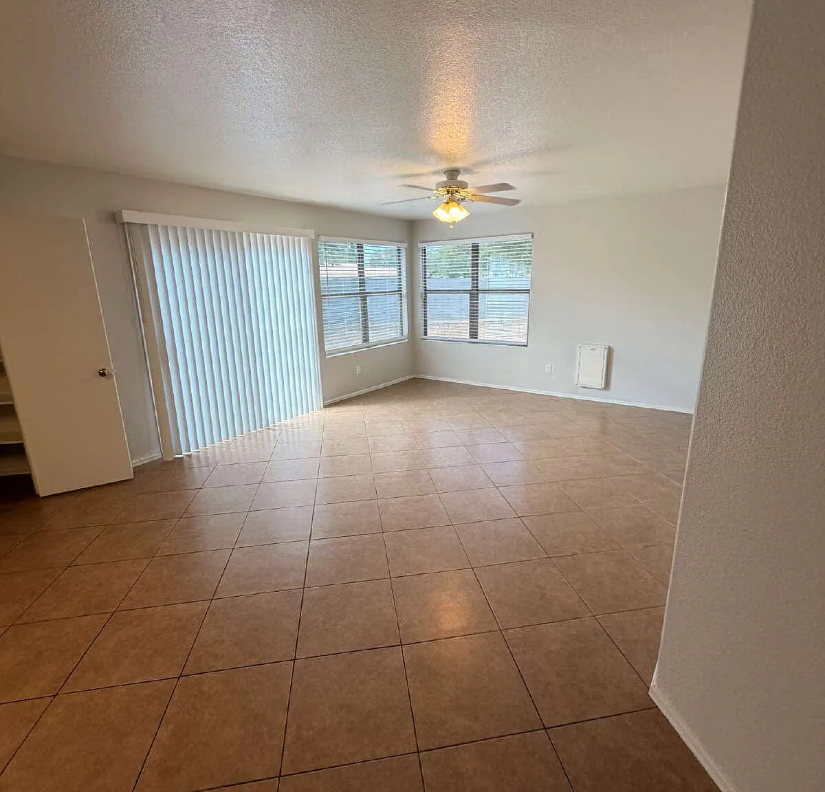 3 bed, 2.0 bath, 1510 sqft, $2,099 — Photo 4