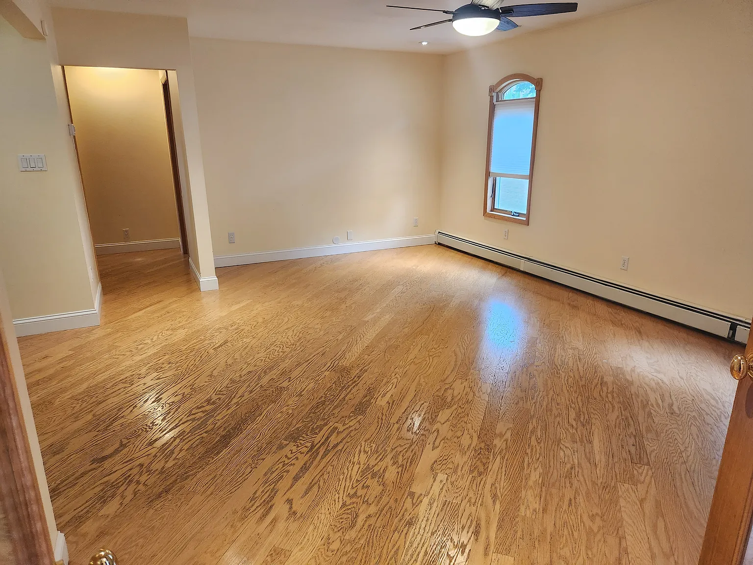 4 bed, 3.5 bath, 2023 sqft, $5,500 — Photo 4