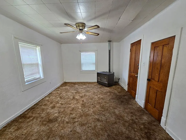 2221 Western Ave — Photo 8