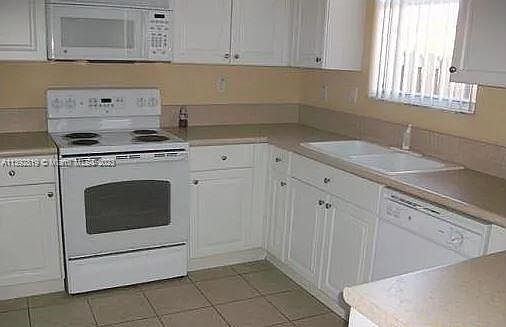 1st image of 992 NE 41st Pl #992
