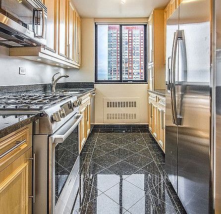 4th image of 145 W 67th St APT 41D