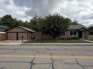 910 E Tulare Ave, Visalia, CA 93292
