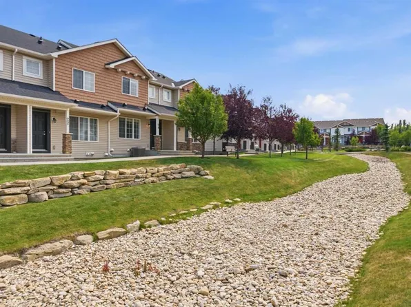 29 Pantego Ln NW, Calgary, AB T3K 0T1